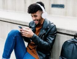 Cara Menikmati Lagu Favorit Tanpa Koneksi Internet di Tahun 2023